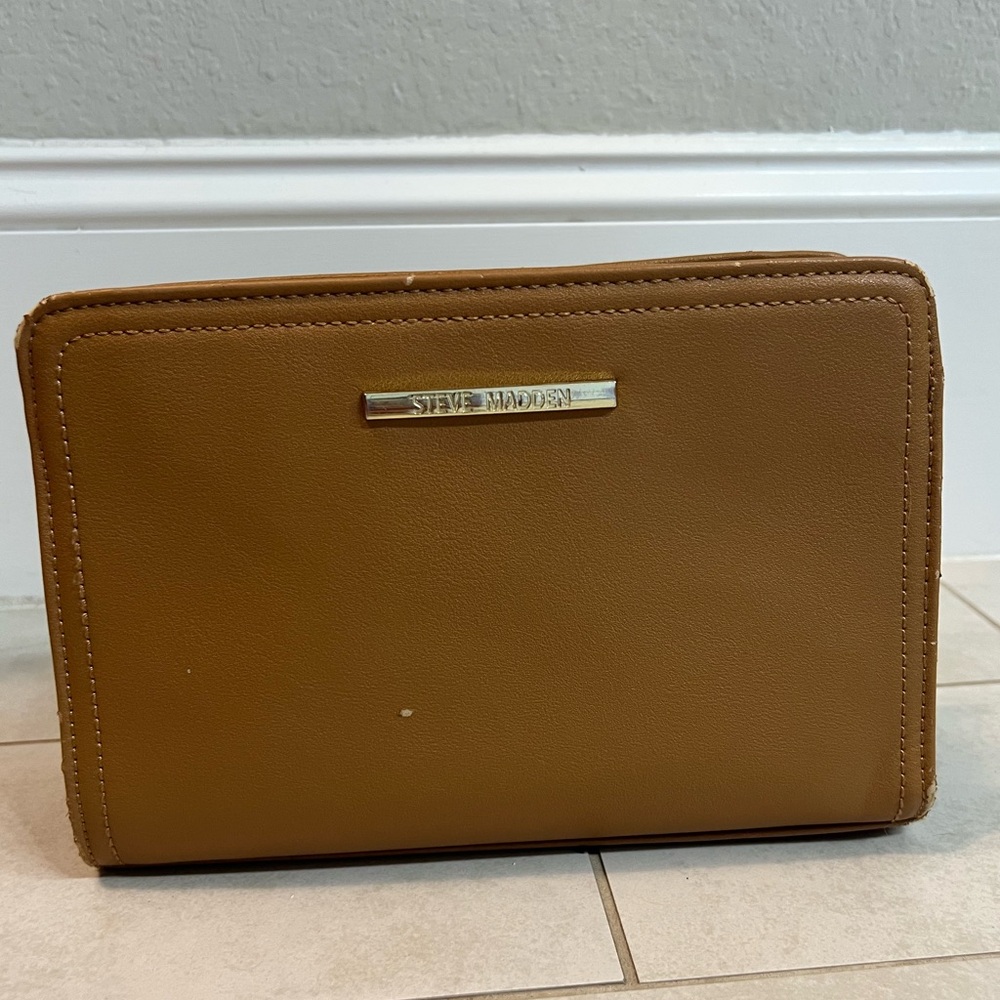 Steve Madden tan Crossbody purse